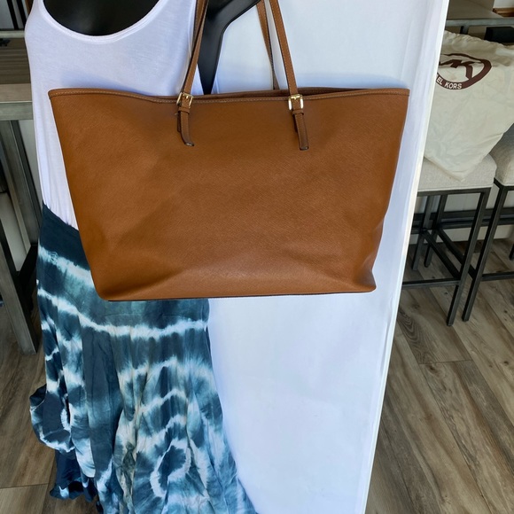 Michael Kors Jet Set Tote - Picture 3 of 3